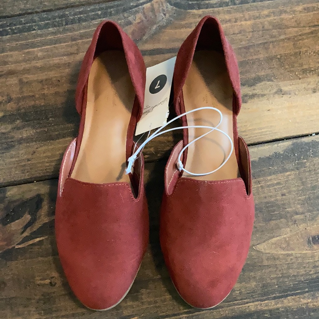 Universal Thread Red Flats